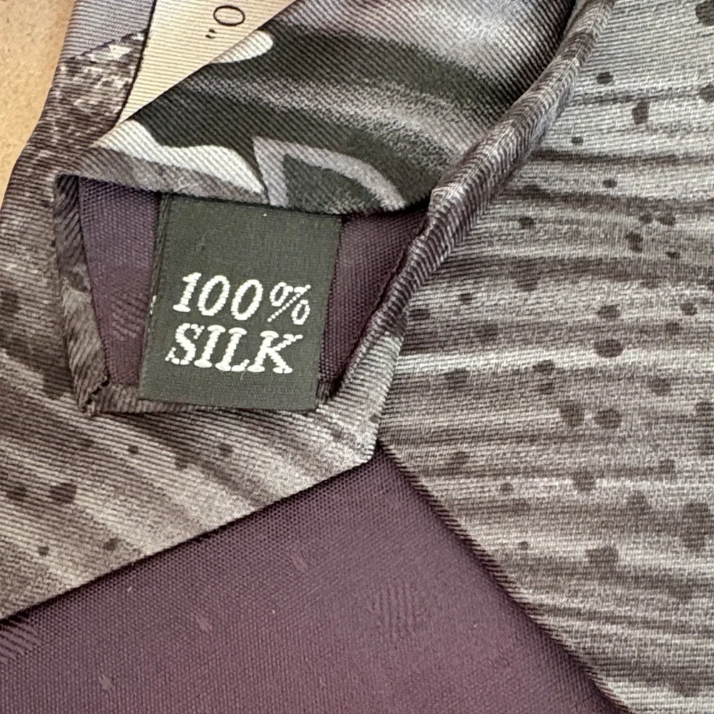 Wild Kingdom Orca Whale Print Novelty 100% Silk Necktie Grey, Black, and Red